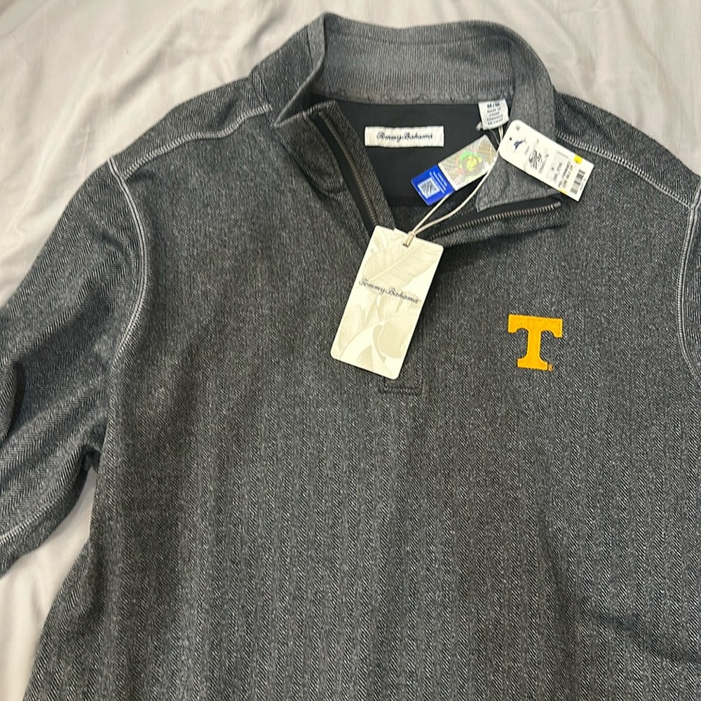 Men’s Medium Tommy Bahama pullover